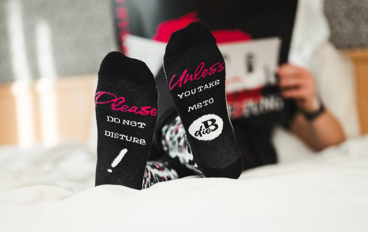 Beispielabbildung „För gäster och kunder“: individuelle Socken nach Kundenauftrag (Custom Socks), kein Katalogprodukt